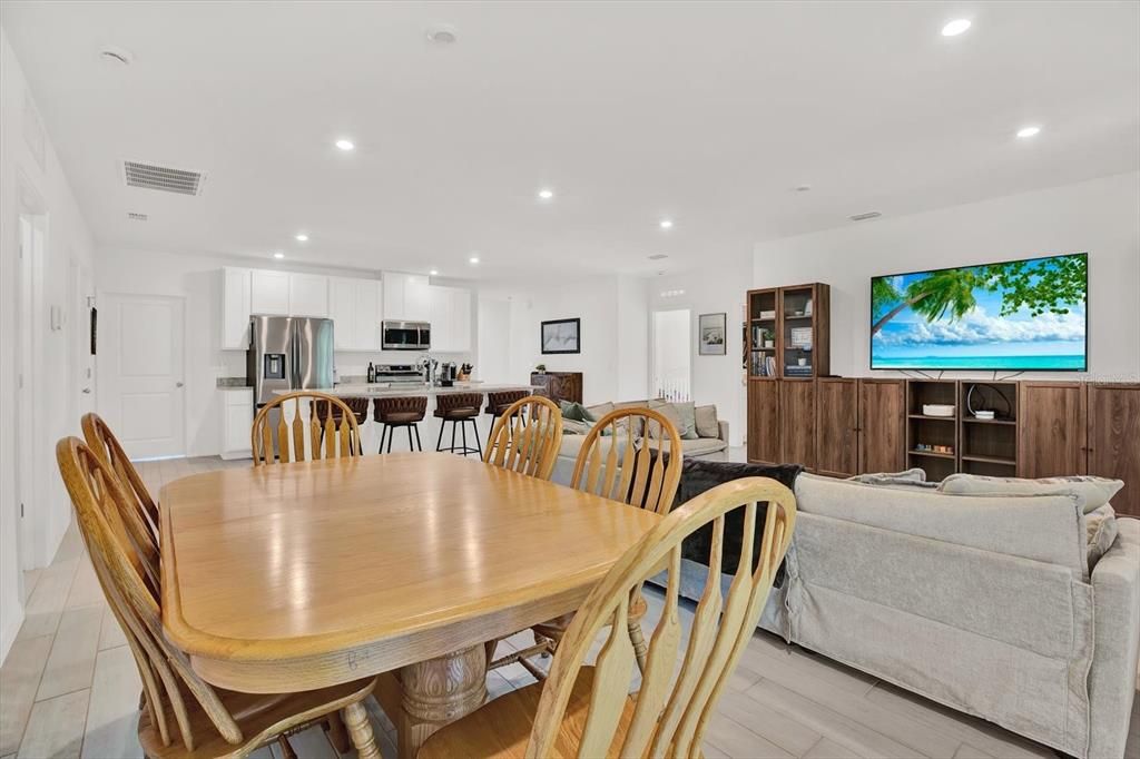 В аренду: $2,300 (4 спален, 2 ванн, 2059 Квадратных фут)