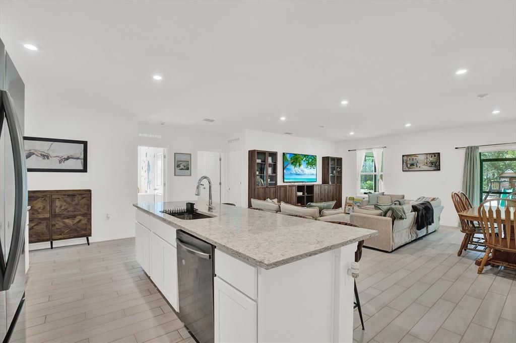 В аренду: $2,300 (4 спален, 2 ванн, 2059 Квадратных фут)