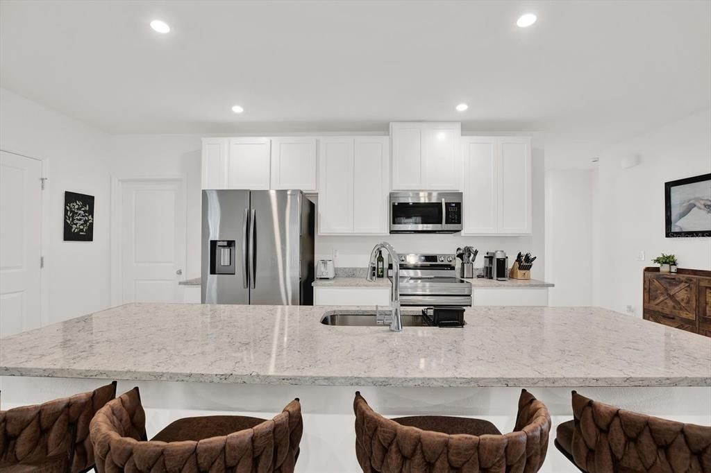 В аренду: $2,300 (4 спален, 2 ванн, 2059 Квадратных фут)