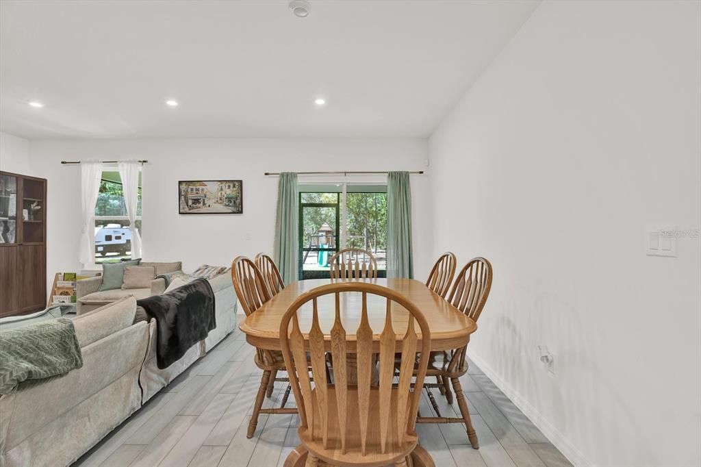 В аренду: $2,300 (4 спален, 2 ванн, 2059 Квадратных фут)