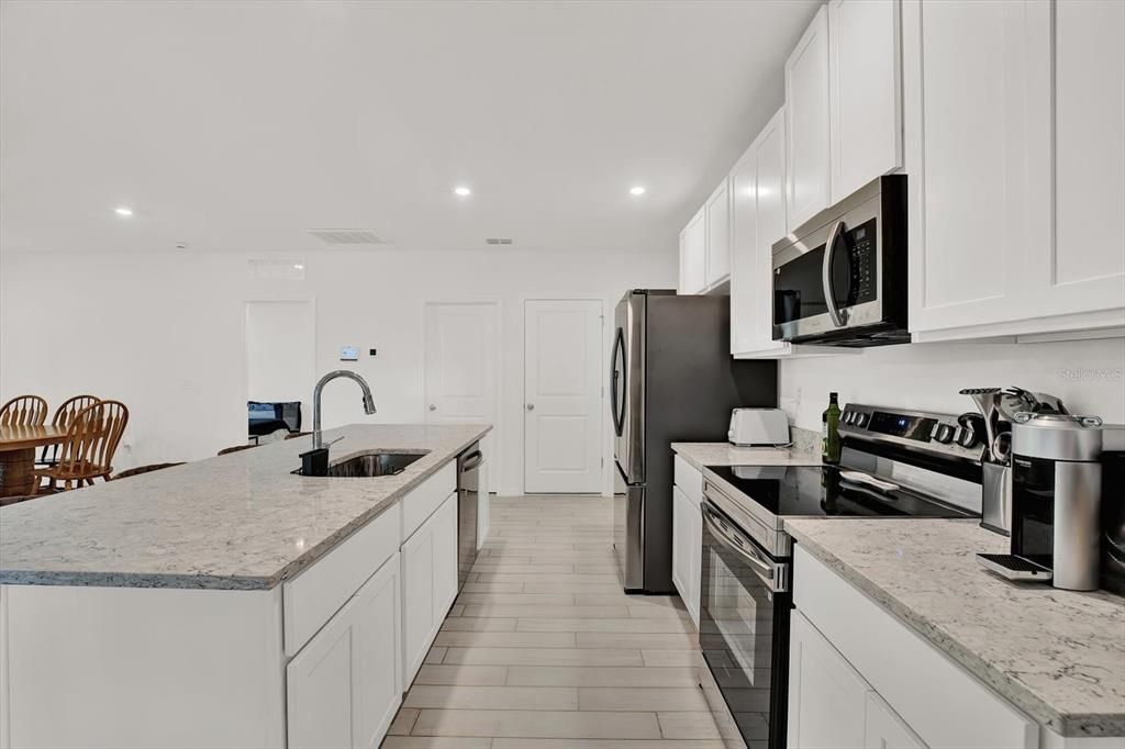 В аренду: $2,300 (4 спален, 2 ванн, 2059 Квадратных фут)