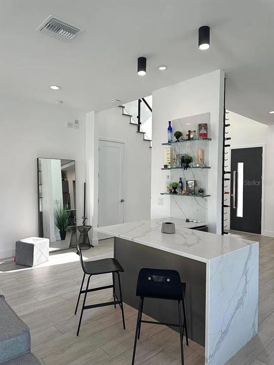 待售: $905,000 (2 贝兹, 2 浴室, 2422 平方英尺)