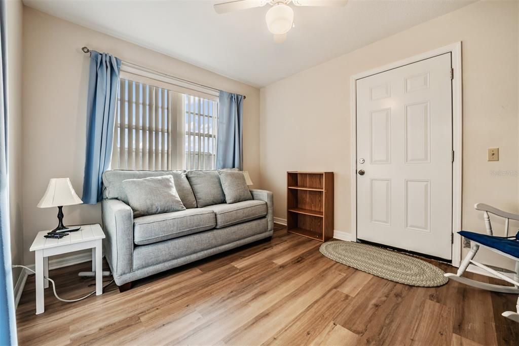 На продажу: $230,000 (2 спален, 2 ванн, 1434 Квадратных фут)