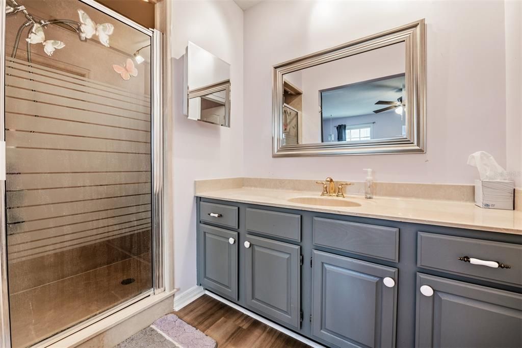 На продажу: $230,000 (2 спален, 2 ванн, 1434 Квадратных фут)