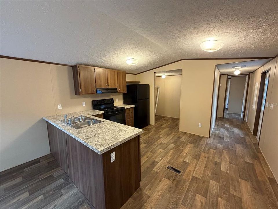 For Sale: $125,000 (2 beds, 1 baths, 784 Square Feet)