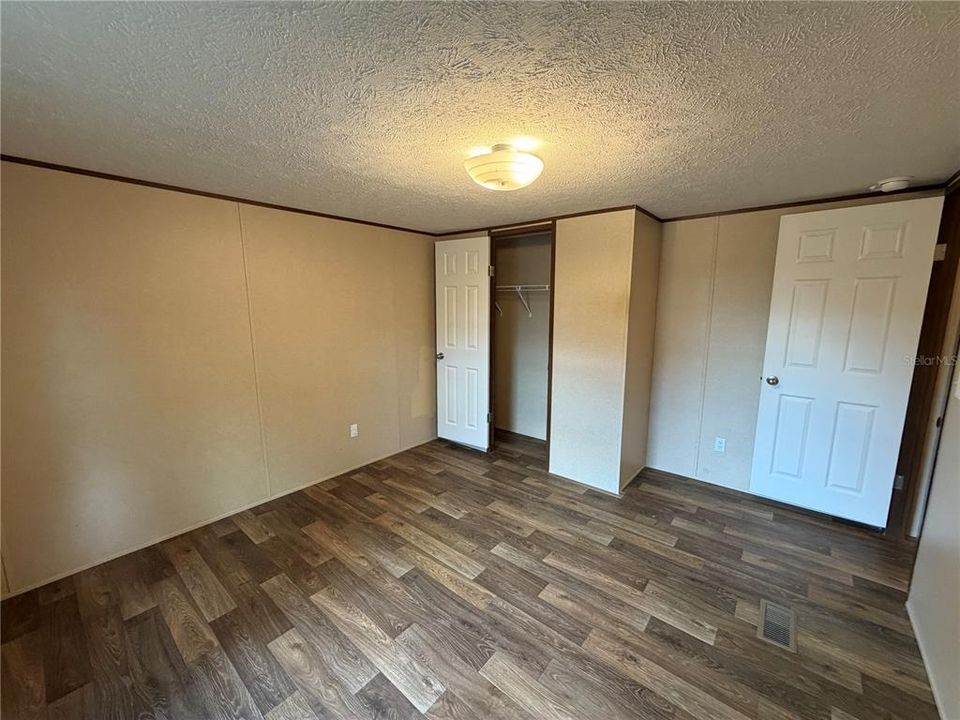For Sale: $125,000 (2 beds, 1 baths, 784 Square Feet)