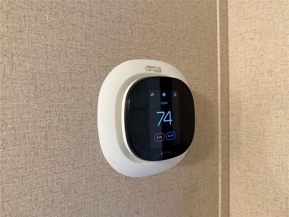 For Sale: $125,000 (2 beds, 1 baths, 784 Square Feet)