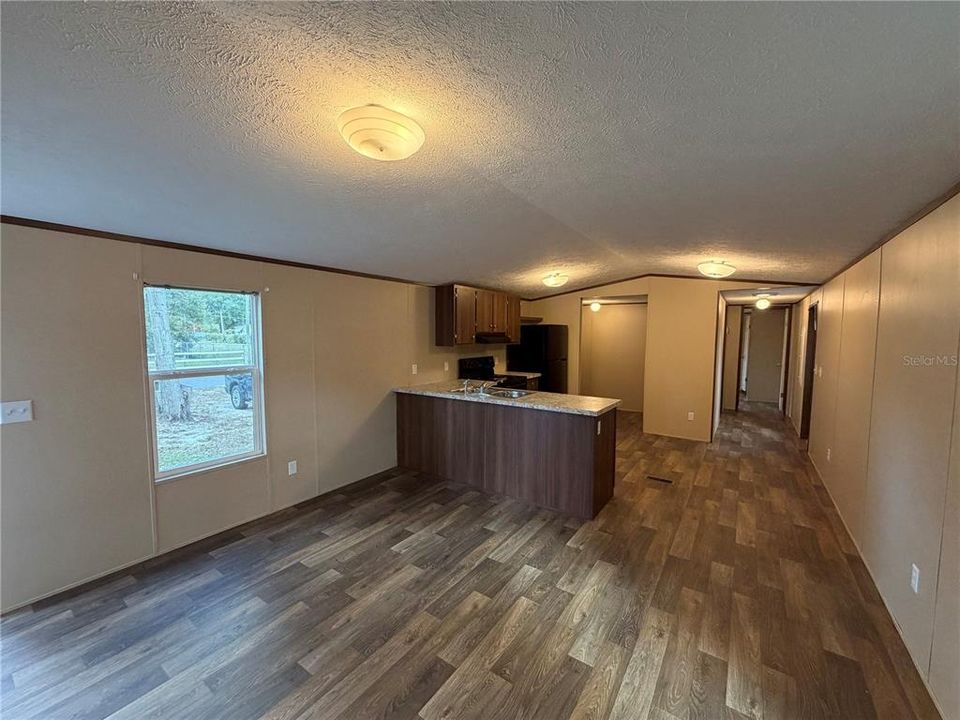 For Sale: $125,000 (2 beds, 1 baths, 784 Square Feet)