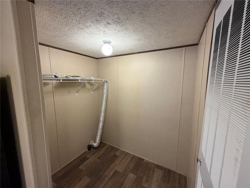 For Sale: $125,000 (2 beds, 1 baths, 784 Square Feet)