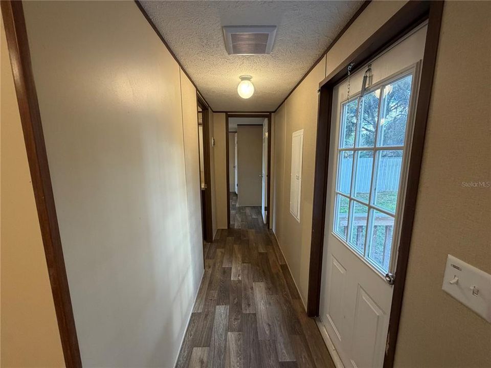 For Sale: $125,000 (2 beds, 1 baths, 784 Square Feet)