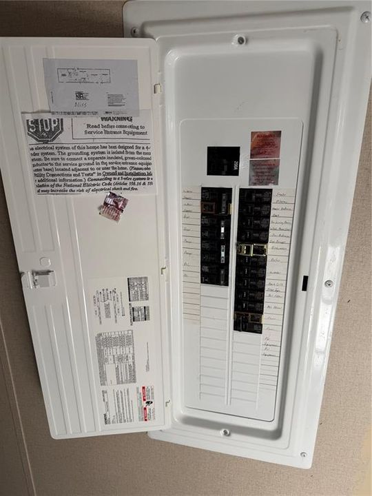 For Sale: $125,000 (2 beds, 1 baths, 784 Square Feet)