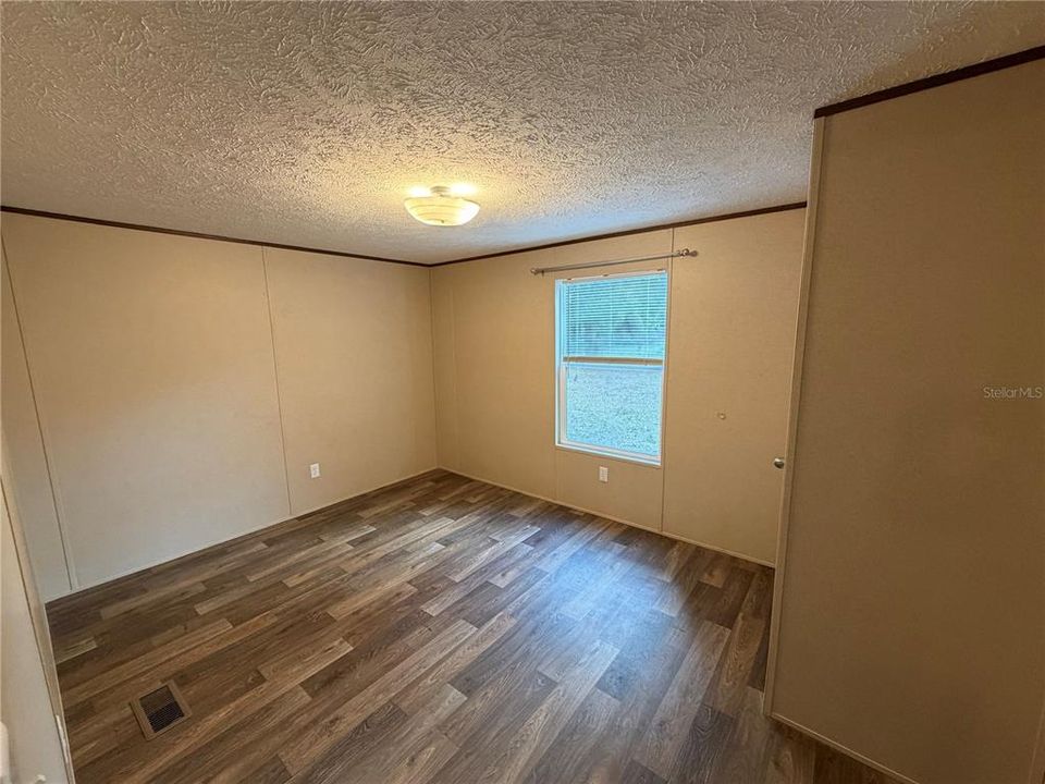 For Sale: $125,000 (2 beds, 1 baths, 784 Square Feet)