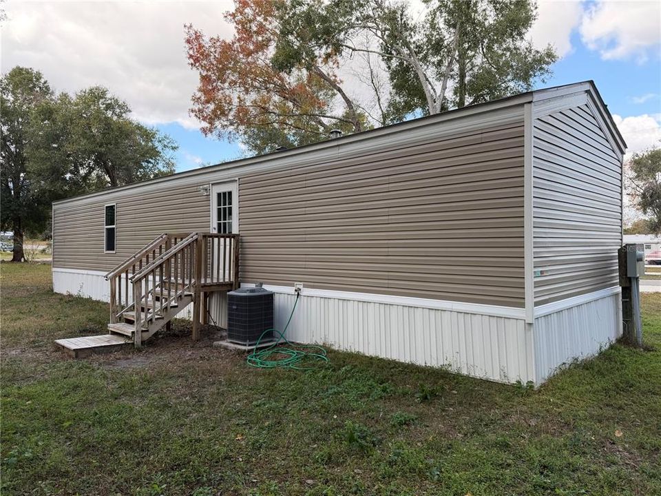 For Sale: $125,000 (2 beds, 1 baths, 784 Square Feet)