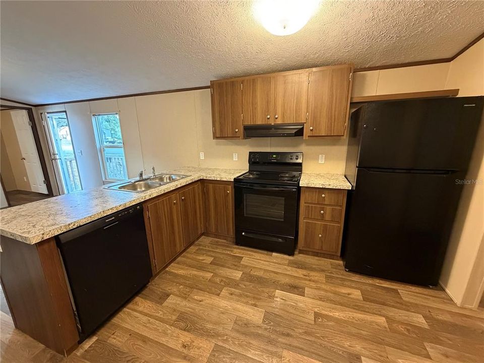 For Sale: $125,000 (2 beds, 1 baths, 784 Square Feet)