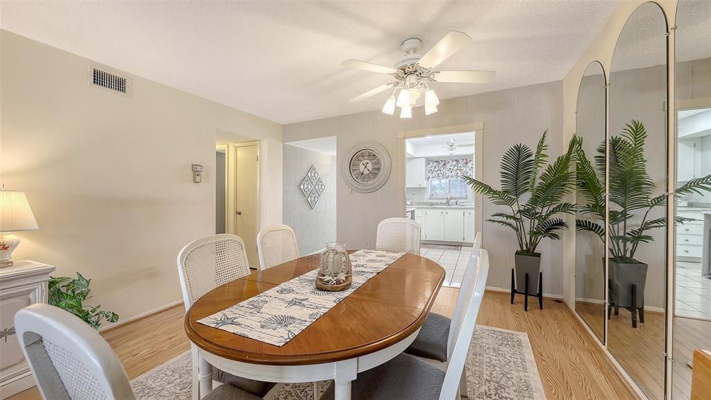 En Venta: $192,400 (2 camas, 2 baños, 1144 Pies cuadrados)