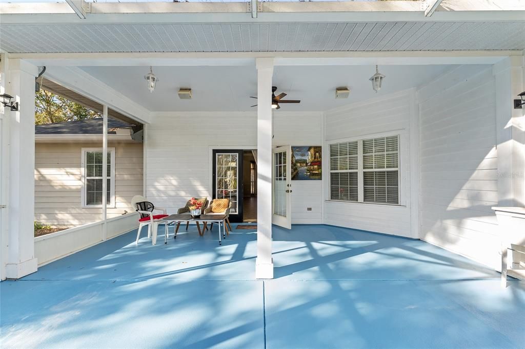 For Sale: $419,000 (4 beds, 2 baths, 1945 Square Feet)