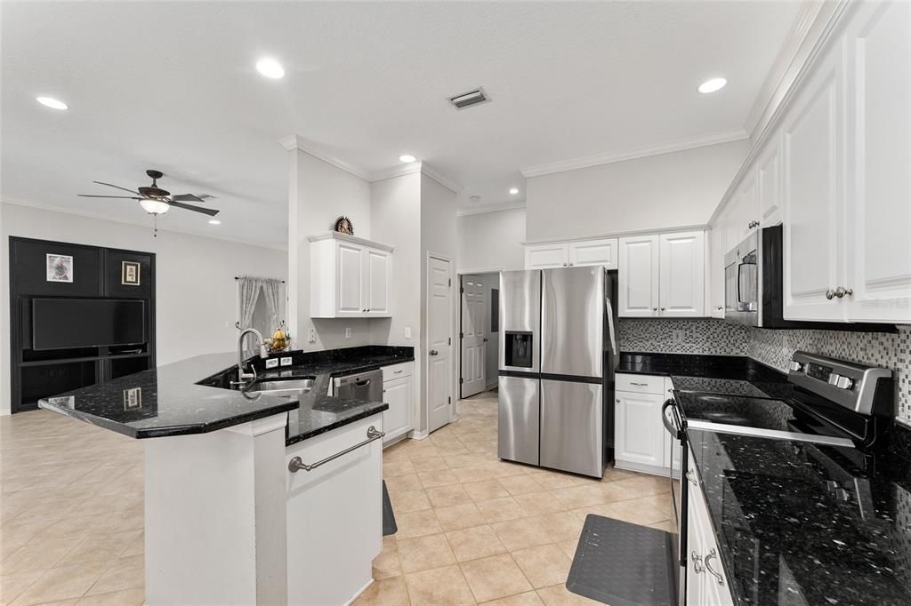 For Sale: $419,000 (4 beds, 2 baths, 1945 Square Feet)