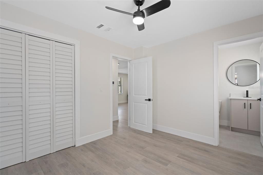 待售: $300,000 (3 贝兹, 2 浴室, 1092 平方英尺)