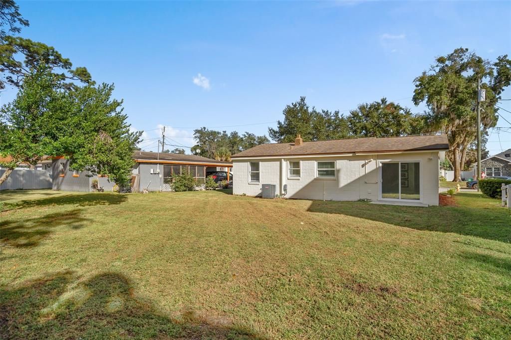 待售: $300,000 (3 贝兹, 2 浴室, 1092 平方英尺)