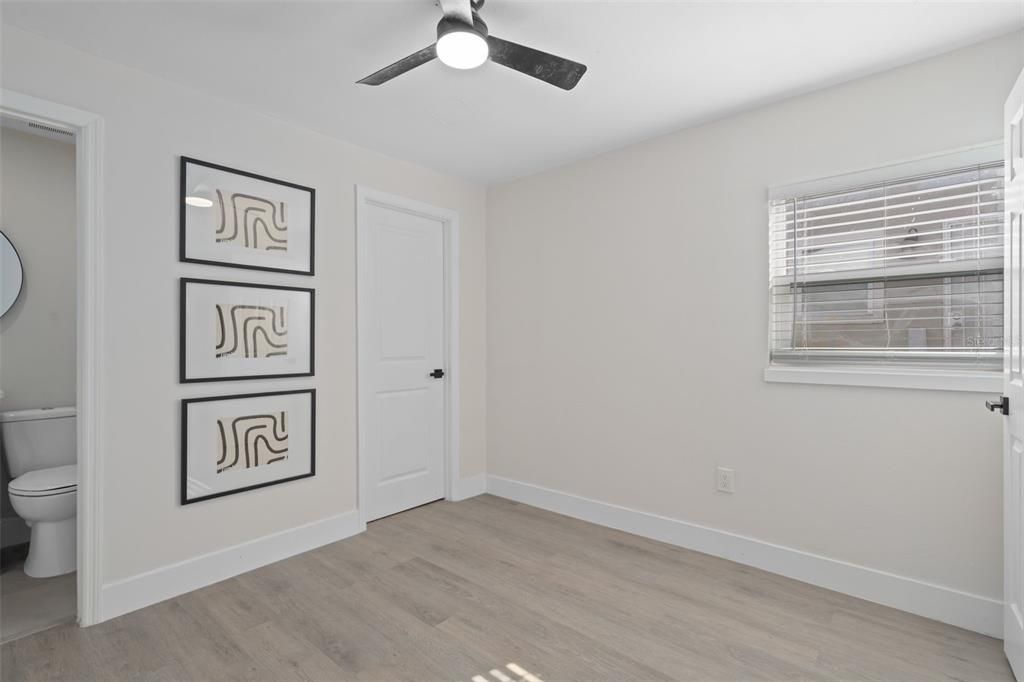 待售: $300,000 (3 贝兹, 2 浴室, 1092 平方英尺)