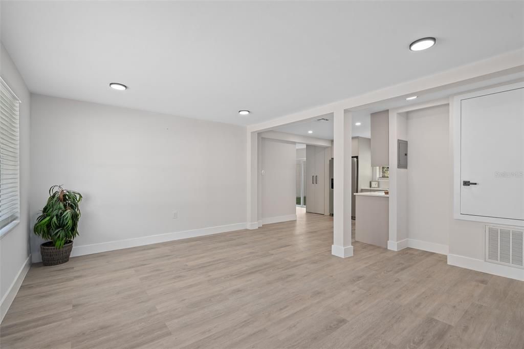 待售: $300,000 (3 贝兹, 2 浴室, 1092 平方英尺)