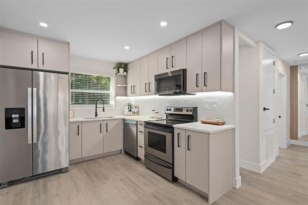 待售: $300,000 (3 贝兹, 2 浴室, 1092 平方英尺)