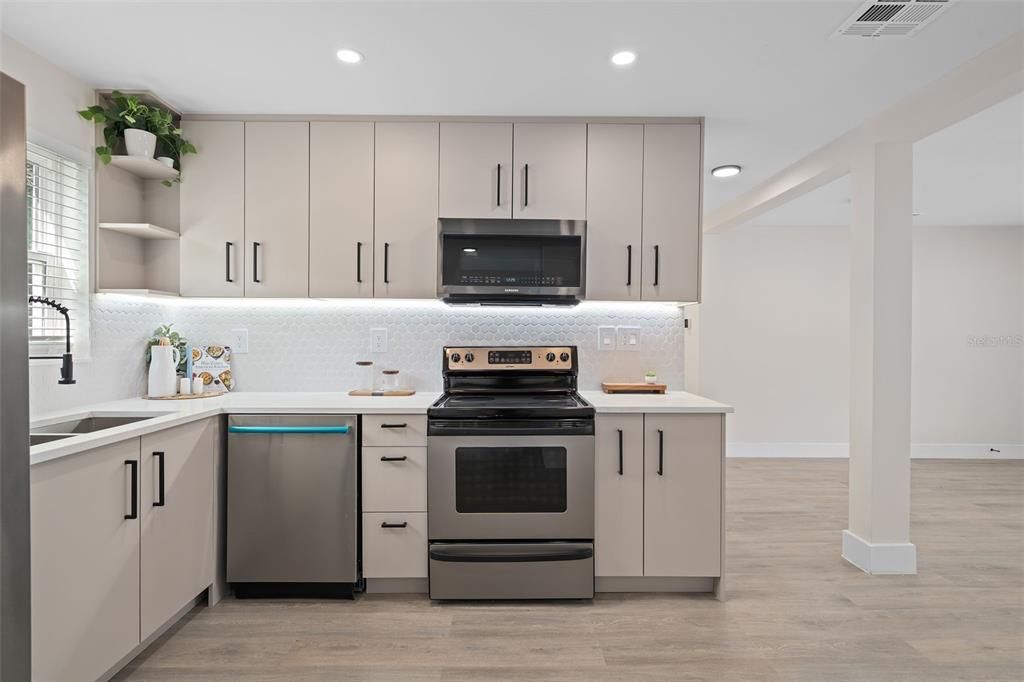 待售: $300,000 (3 贝兹, 2 浴室, 1092 平方英尺)