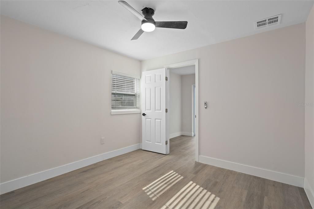 待售: $300,000 (3 贝兹, 2 浴室, 1092 平方英尺)