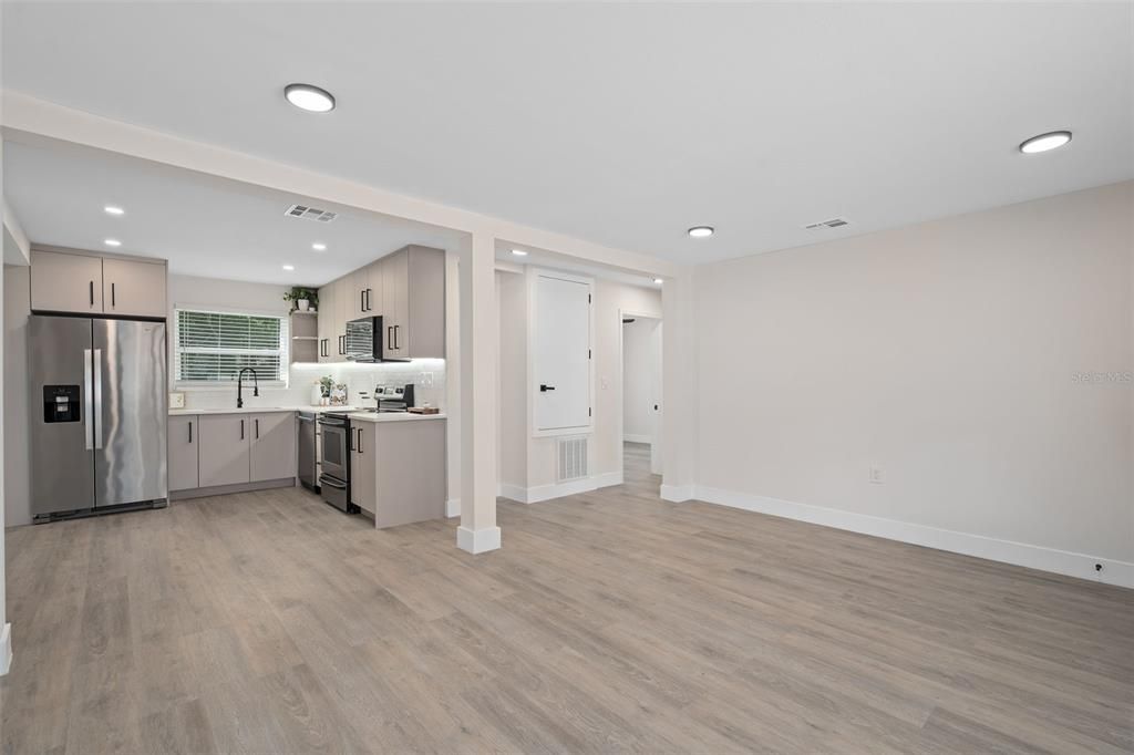 待售: $300,000 (3 贝兹, 2 浴室, 1092 平方英尺)