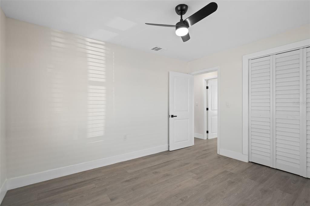 待售: $300,000 (3 贝兹, 2 浴室, 1092 平方英尺)