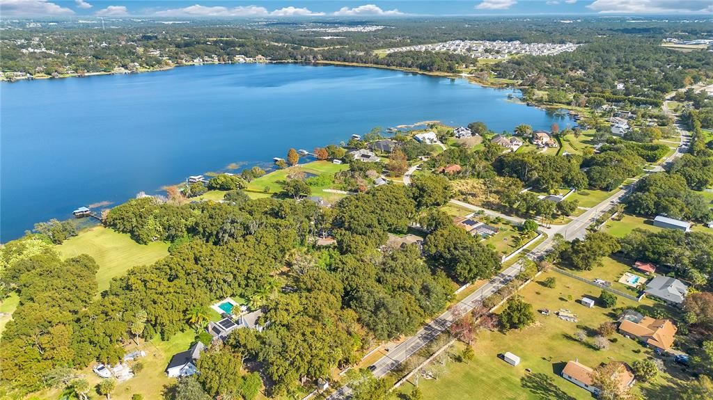 待售: $345,000 (0.95 acres)