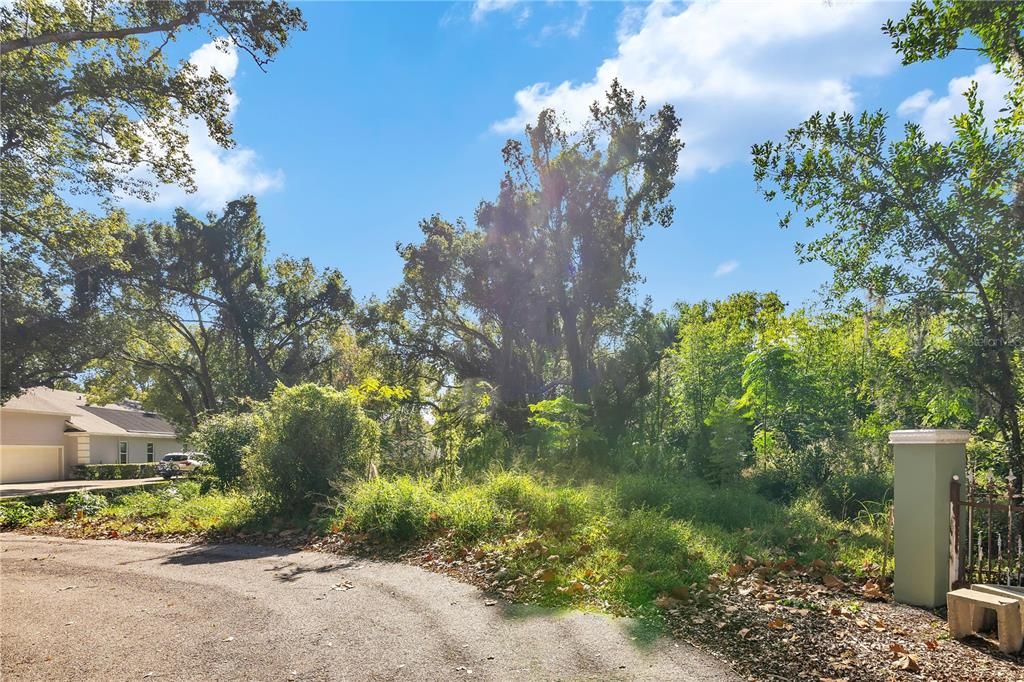 待售: $345,000 (0.95 acres)