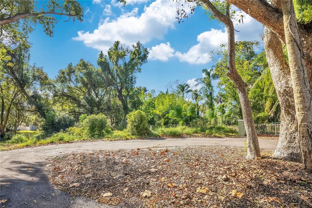 待售: $345,000 (0.95 acres)