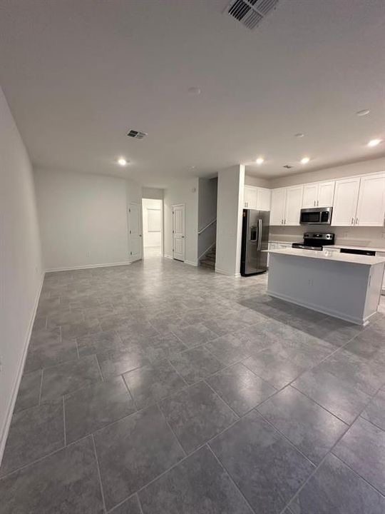 For Rent: $2,200 (3 beds, 2 baths, 1672 Square Feet)