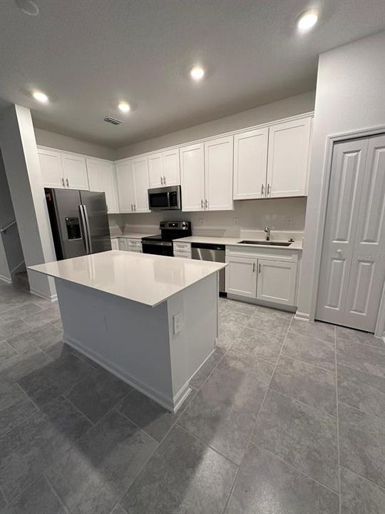 For Rent: $2,200 (3 beds, 2 baths, 1672 Square Feet)