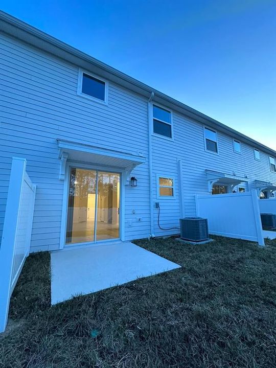 For Rent: $2,200 (3 beds, 2 baths, 1672 Square Feet)