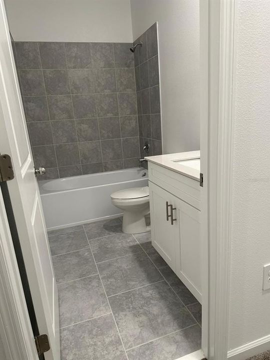 For Rent: $2,200 (3 beds, 2 baths, 1672 Square Feet)