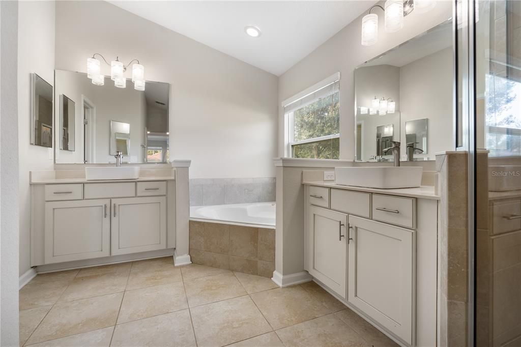 For Sale: $419,900 (3 beds, 3 baths, 2363 Square Feet)