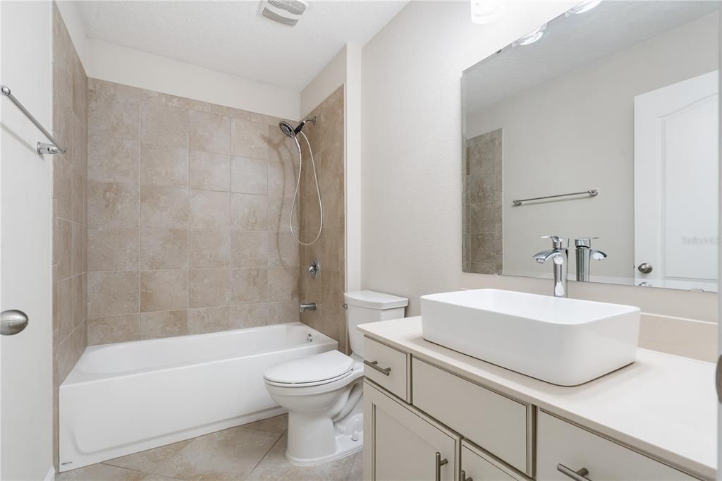 For Sale: $419,900 (3 beds, 3 baths, 2363 Square Feet)