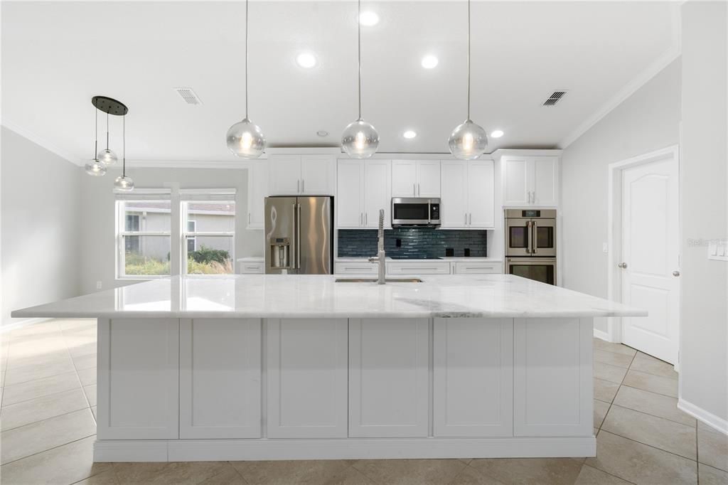 For Sale: $419,900 (3 beds, 3 baths, 2363 Square Feet)