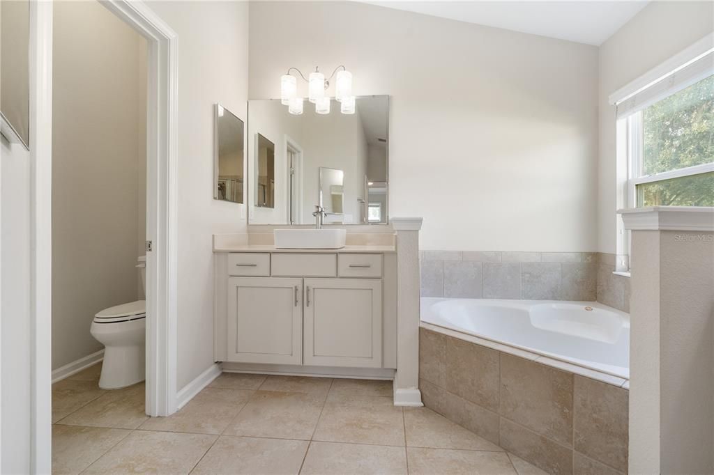 For Sale: $419,900 (3 beds, 3 baths, 2363 Square Feet)