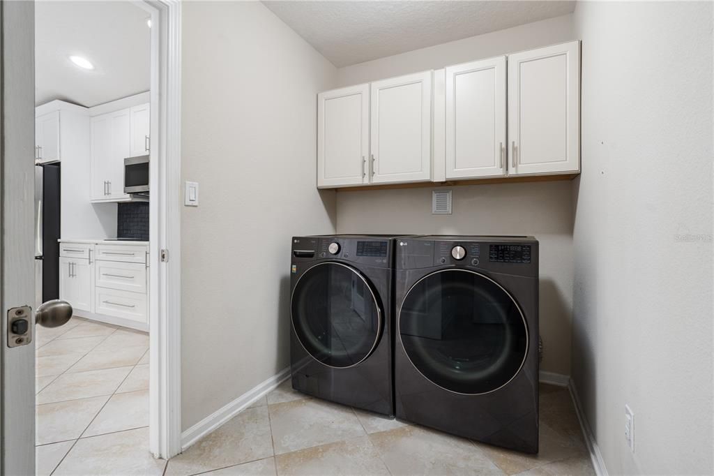 For Sale: $419,900 (3 beds, 3 baths, 2363 Square Feet)