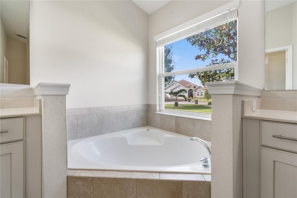 For Sale: $419,900 (3 beds, 3 baths, 2363 Square Feet)