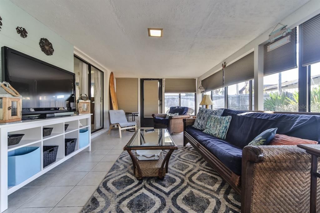 For Rent: $4,000 (3 beds, 2 baths, 1586 Square Feet)