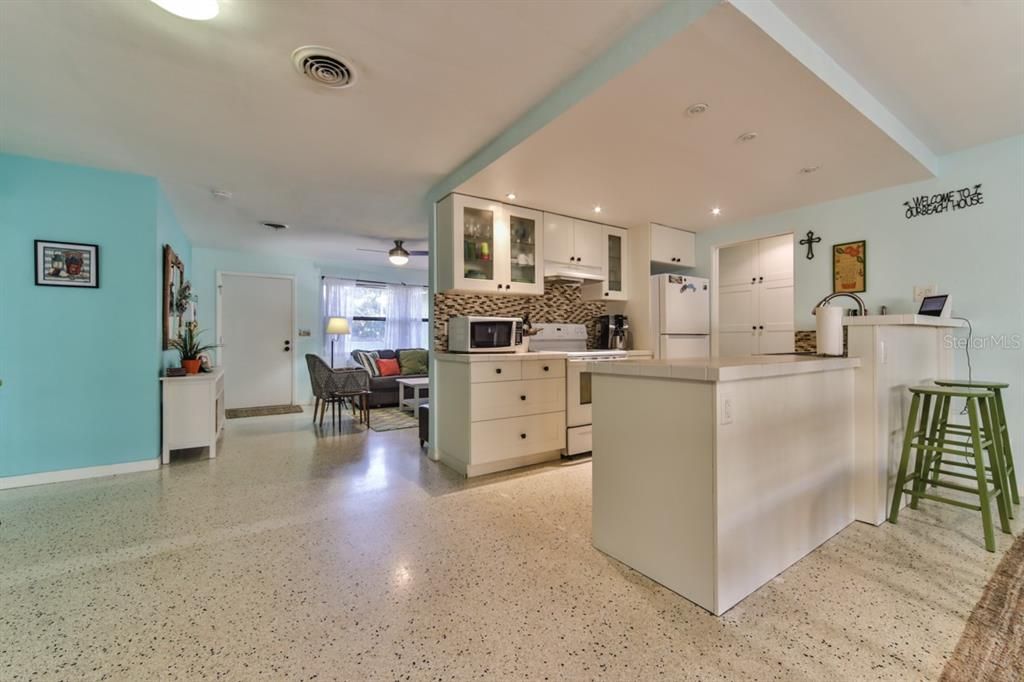 For Rent: $4,000 (3 beds, 2 baths, 1586 Square Feet)