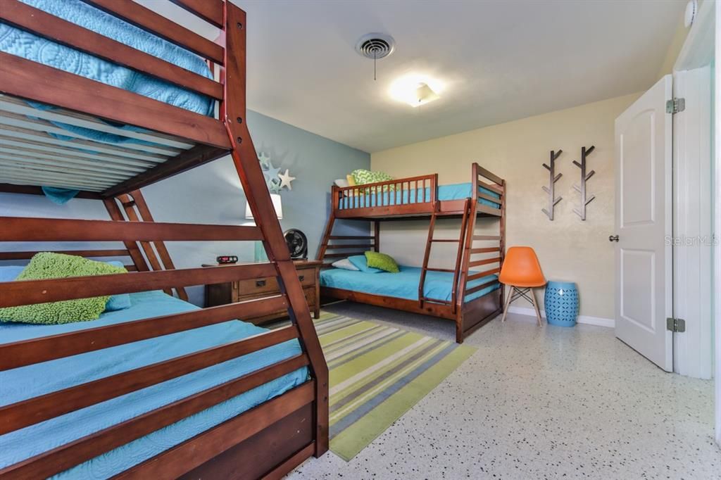 For Rent: $4,000 (3 beds, 2 baths, 1586 Square Feet)