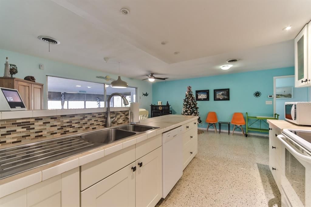 For Rent: $4,000 (3 beds, 2 baths, 1586 Square Feet)