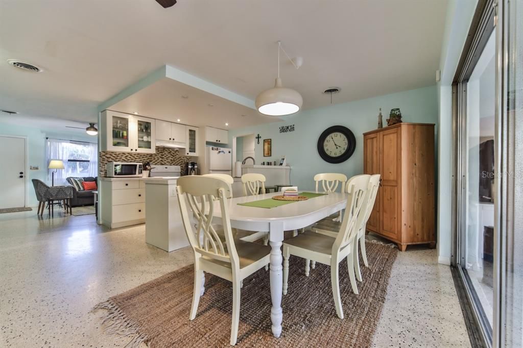 For Rent: $4,000 (3 beds, 2 baths, 1586 Square Feet)