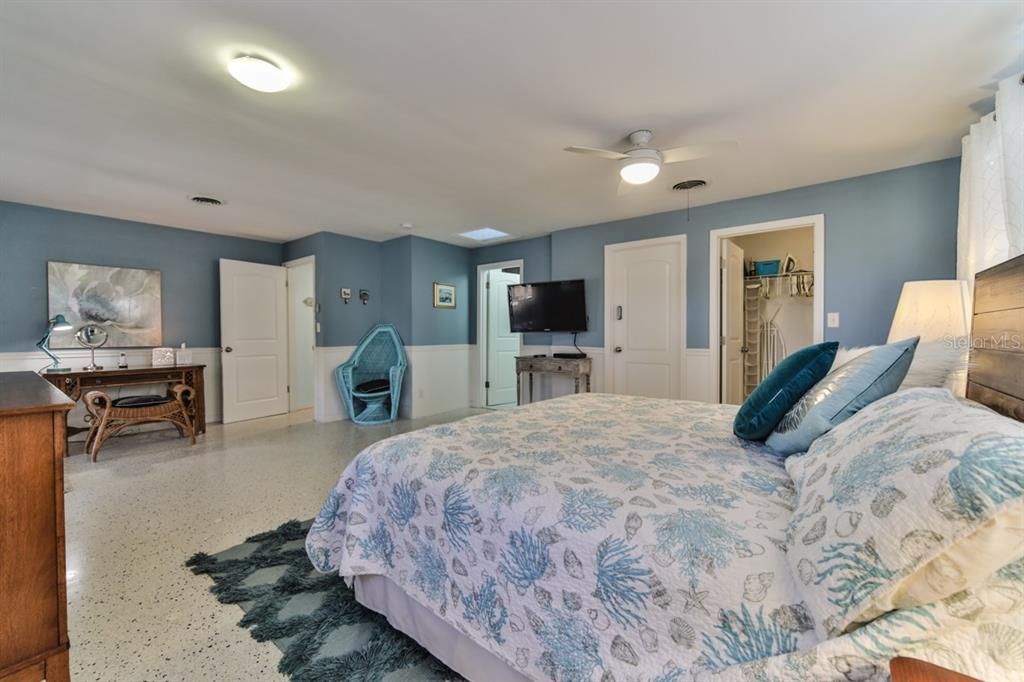 For Rent: $4,000 (3 beds, 2 baths, 1586 Square Feet)