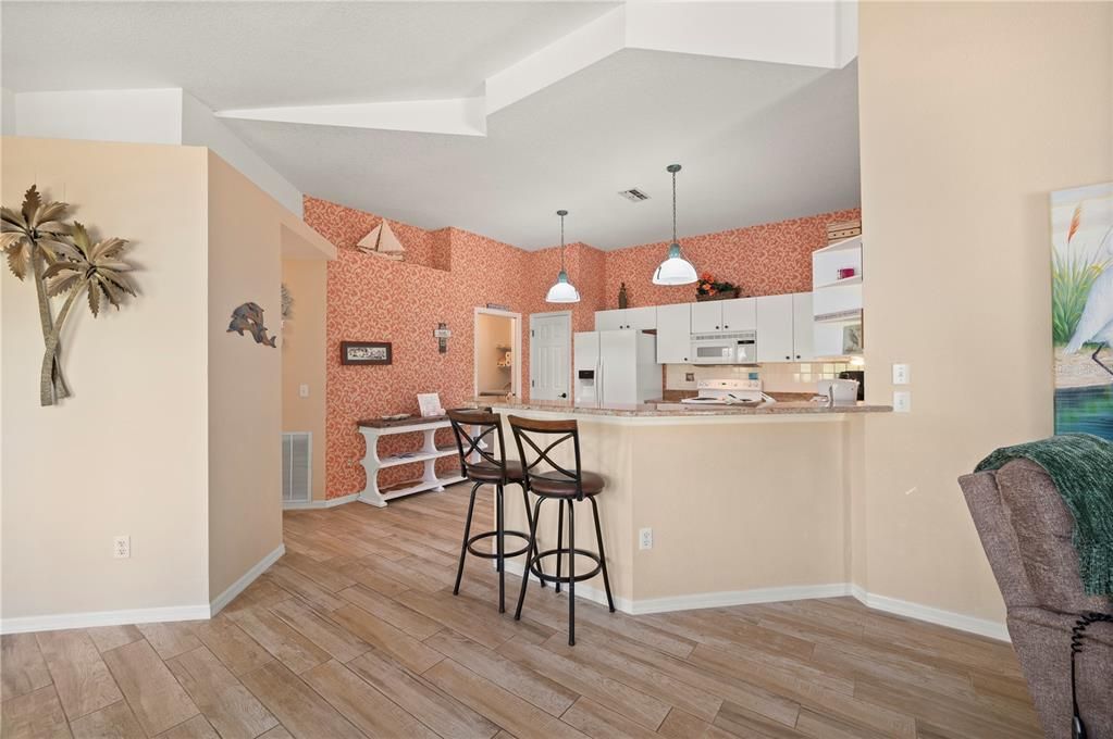 На продажу: $319,000 (2 спален, 2 ванн, 1162 Квадратных фут)